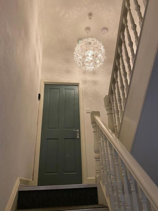 Flat 1, โครเมอร์ ภายนอก รูปภาพ