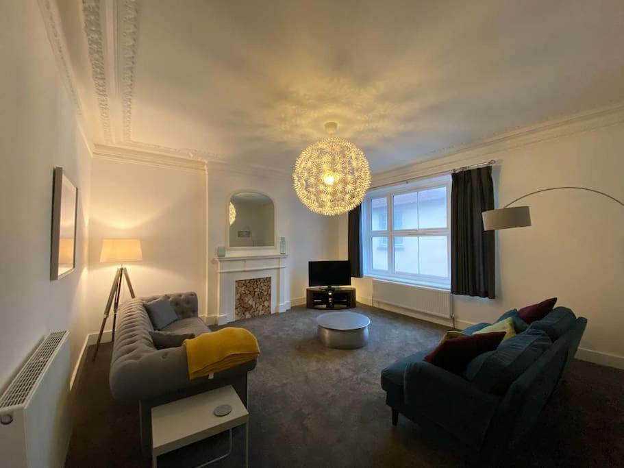 Flat 1, โครเมอร์ ภายนอก รูปภาพ